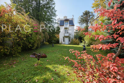 Appartement - 227 m² - 8 pièces