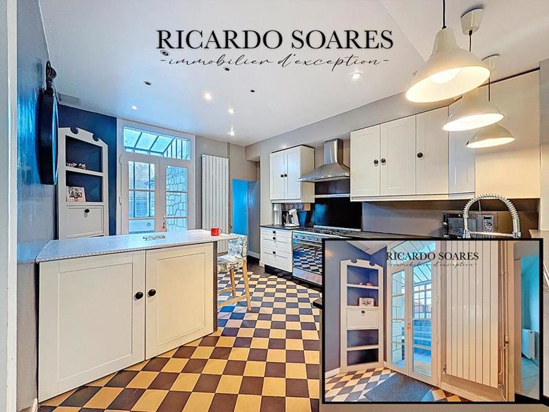 Maison - 207 m² - 9 pièces