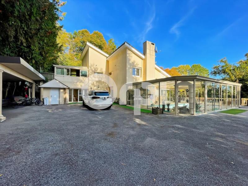 Propriété - 320 m² - 6 pièces