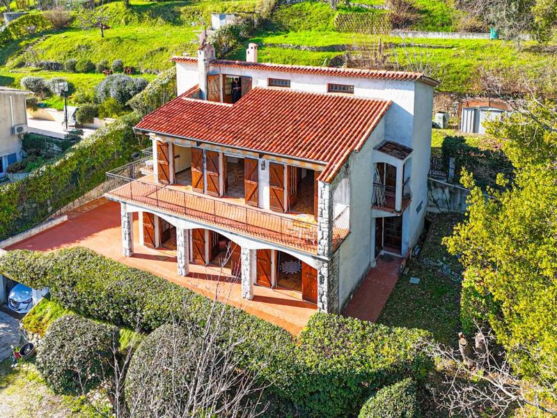 Maison - 200 m² - 7 pièces