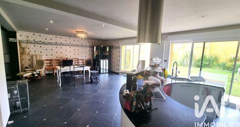 Maison de ville - 260 m² - 9 pièces