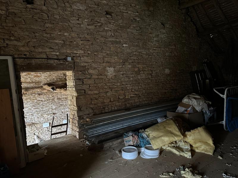 Grange - 94 m² - 2 pièces