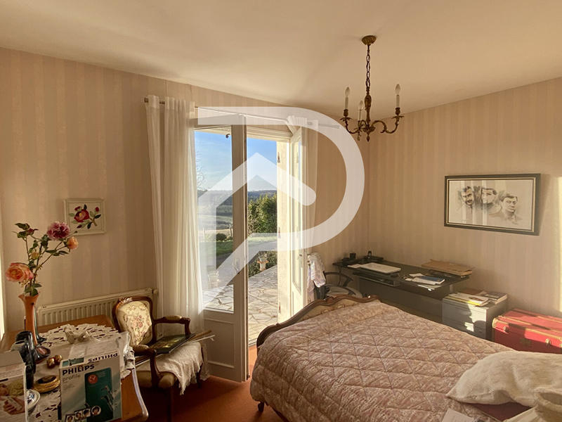 Maison - 205 m² - 7 pièces