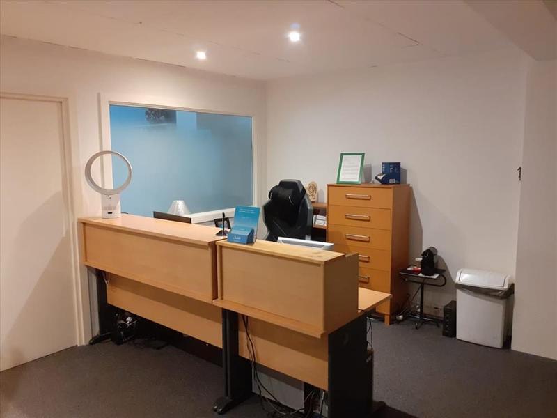 Local d'activités - 290 m² - 10 pièces