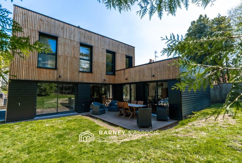 Maison - 190 m² - 8 pièces