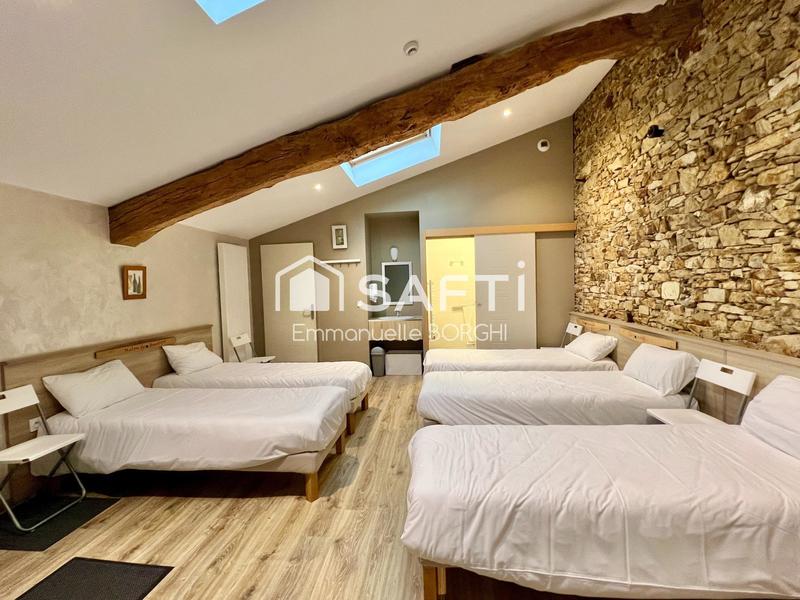 Maison - 1 032 m² - 12 pièces