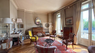 Appartement - 181 m² - 7 pièces