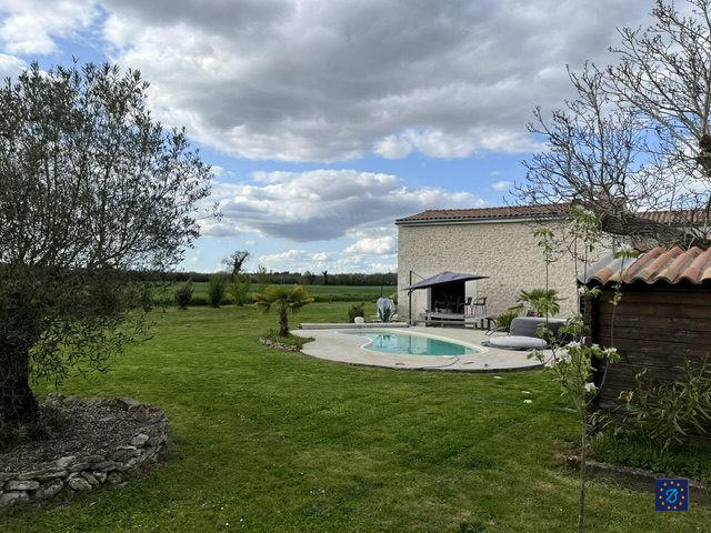 Maison - 237 m² - 8 pièces