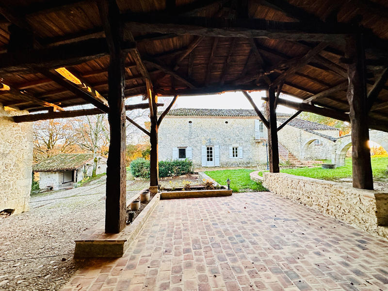 Maison - 362 m² - 9 pièces