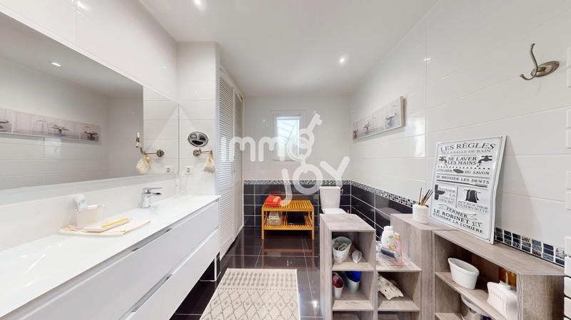 Maison - 170 m² - 7 pièces