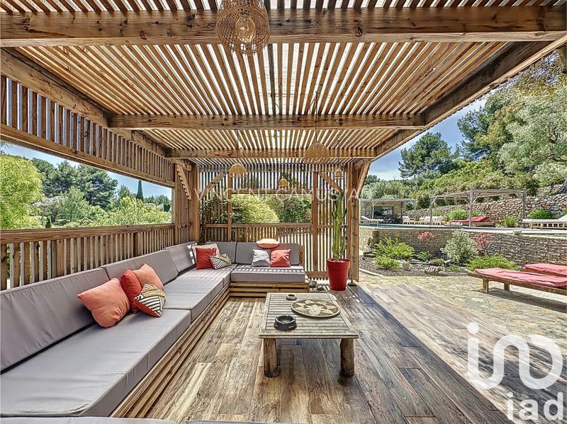 Maison - 221 m² - 7 pièces