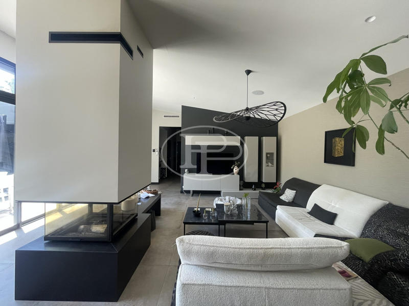 Maison contemporaine - 189 m² - 6 pièces