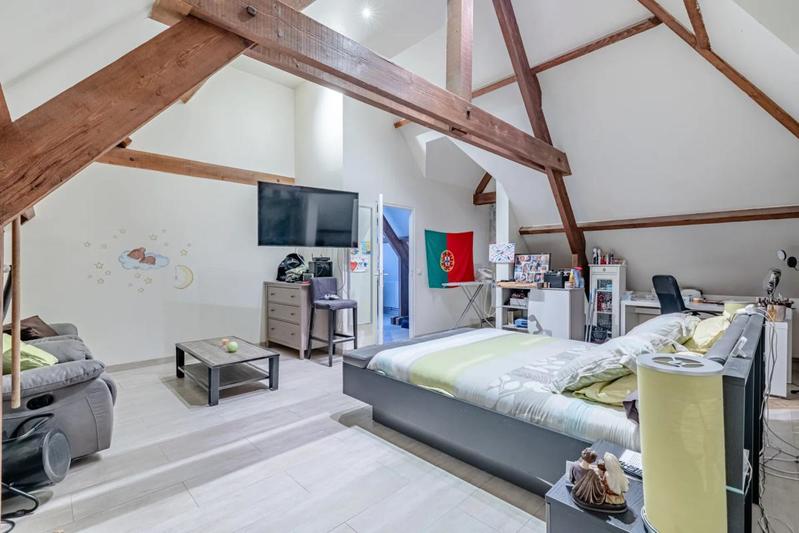 Maison - 220 m² - 7 pièces