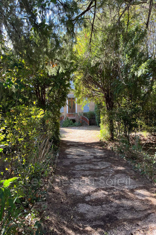 Maison - 357 m² - 14 pièces