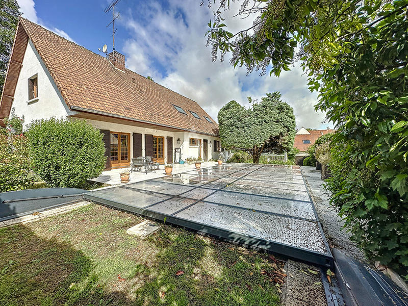 Maison - 212 m² - 8 pièces