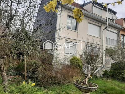 Maison - 195 m² - 8 pièces