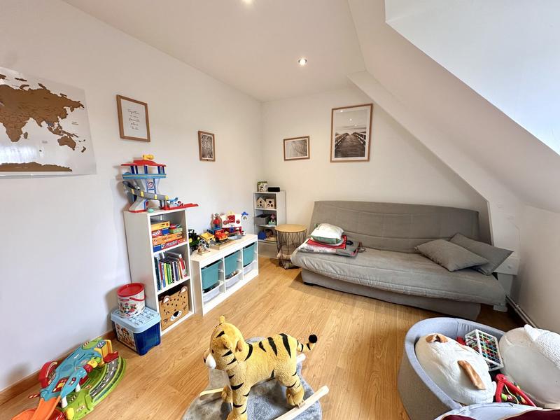 Maison traditionnelle - 137 m² - 6 pièces