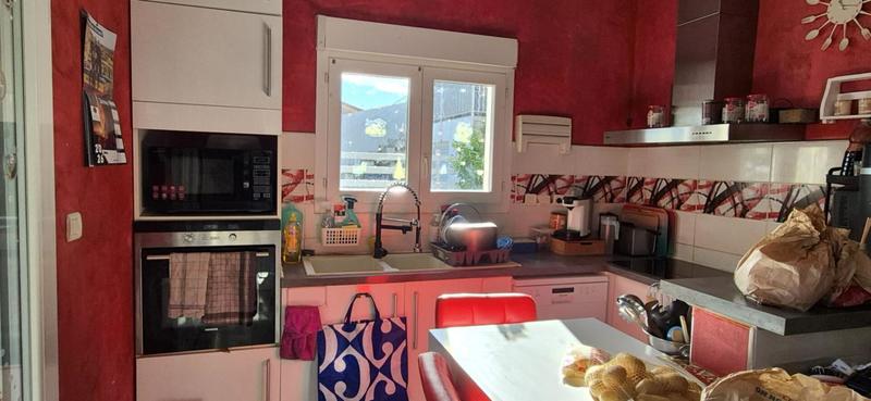 Maison - 252 m² - 12 pièces