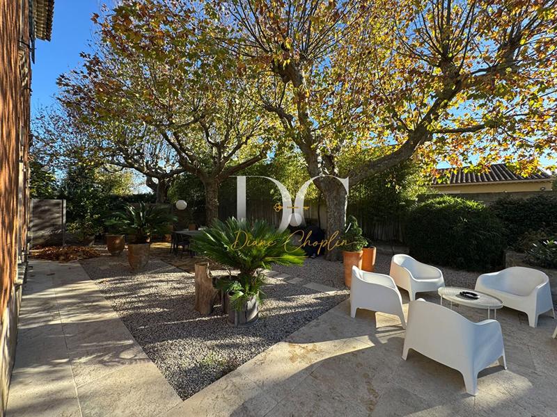 Maison ancienne - 322 m² - 10 pièces