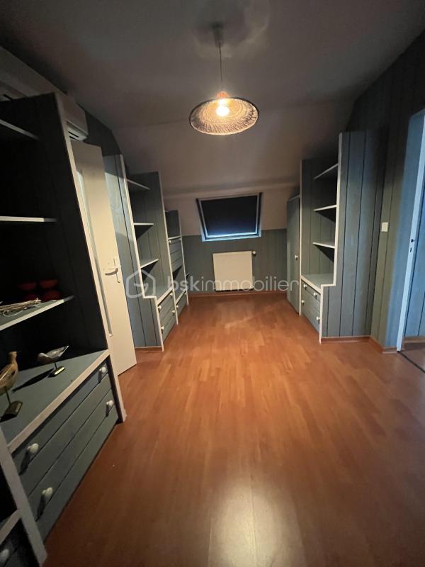 Pavillon - 220 m² - 9 pièces