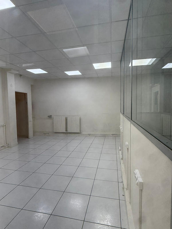 Magasins - 136 m² - 5 pièces