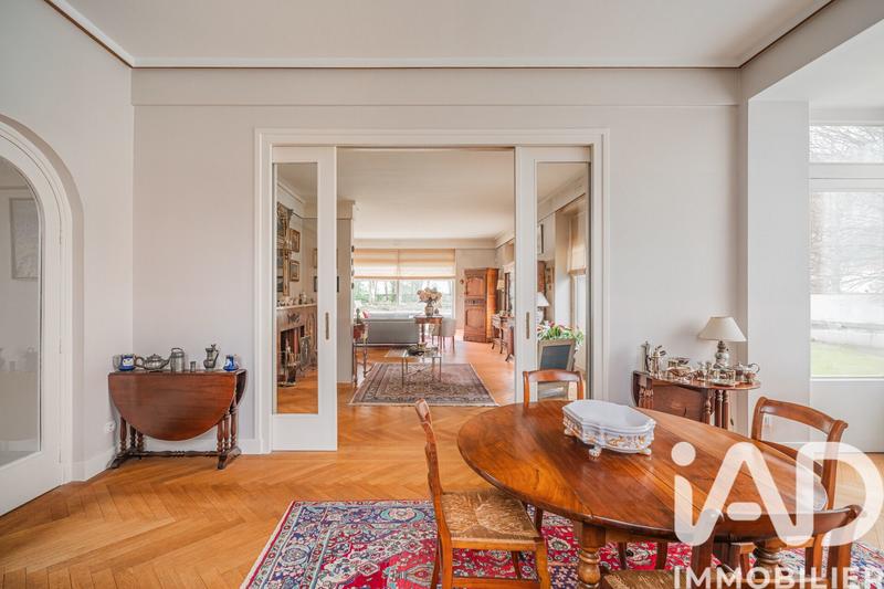 Maison - 369 m² - 9 pièces