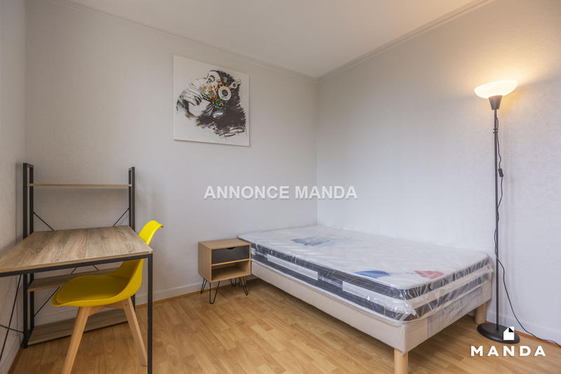 Chambre - 9 m² - 5 pièces