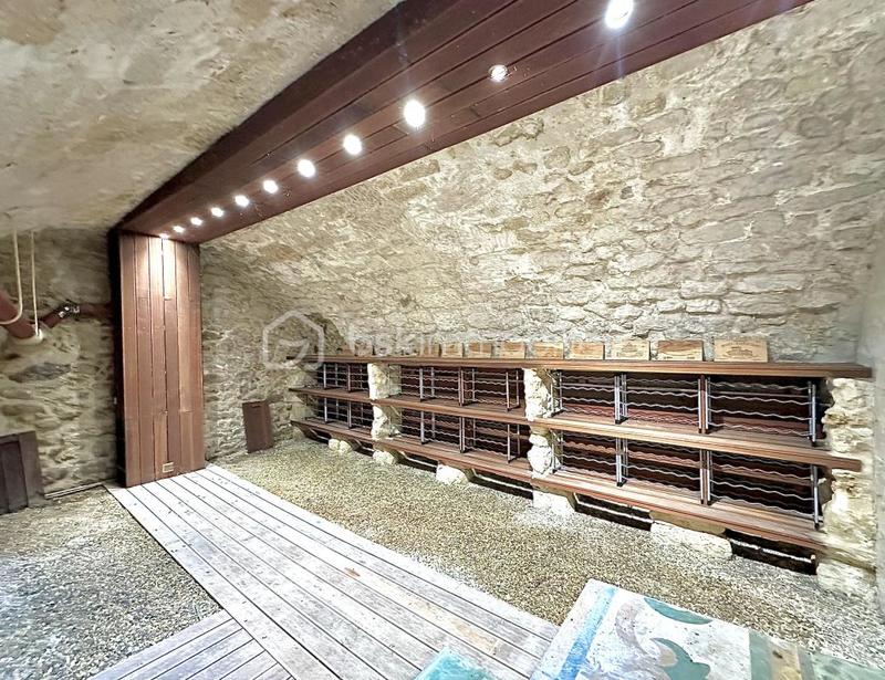 Maison - 241 m² - 10 pièces