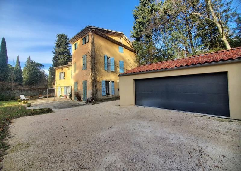 Maison - 198 m² - 12 pièces