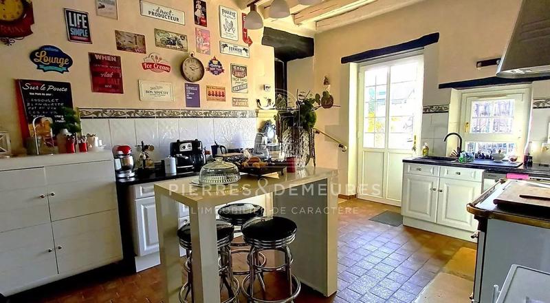 Maison - 438 m² - 16 pièces