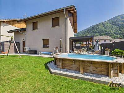 Maison - 101 m² - 5 pièces