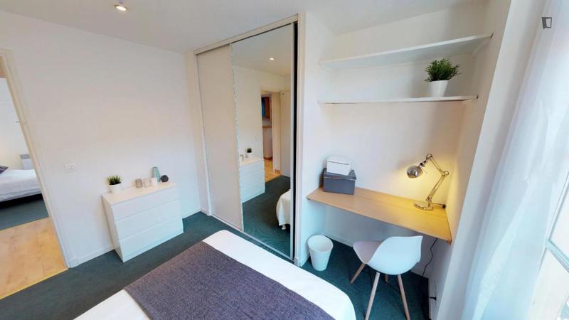 Chambre - 9 m² - 5 pièces