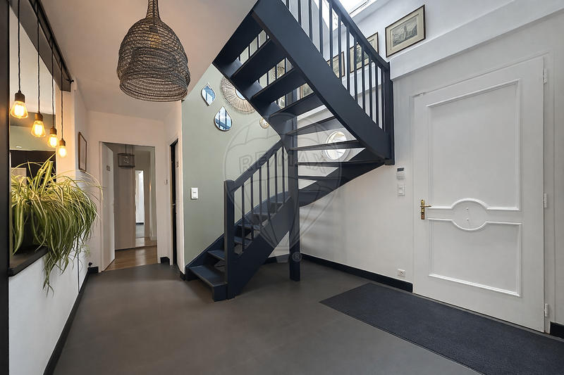 Propriété - 240 m² - 10 pièces