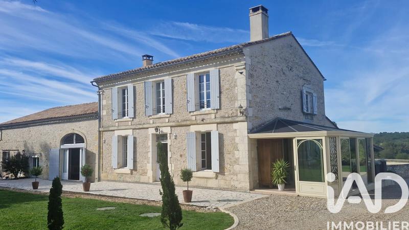 Maison - 437 m² - 12 pièces