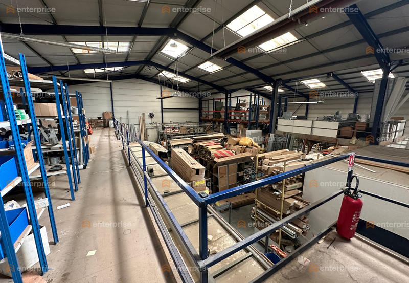 Local d'activité / Entrepôt - 1 300 m²