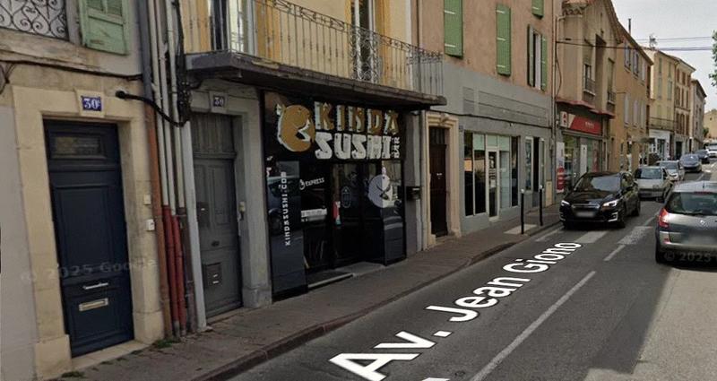 Magasins - 70 m² - 2 pièces