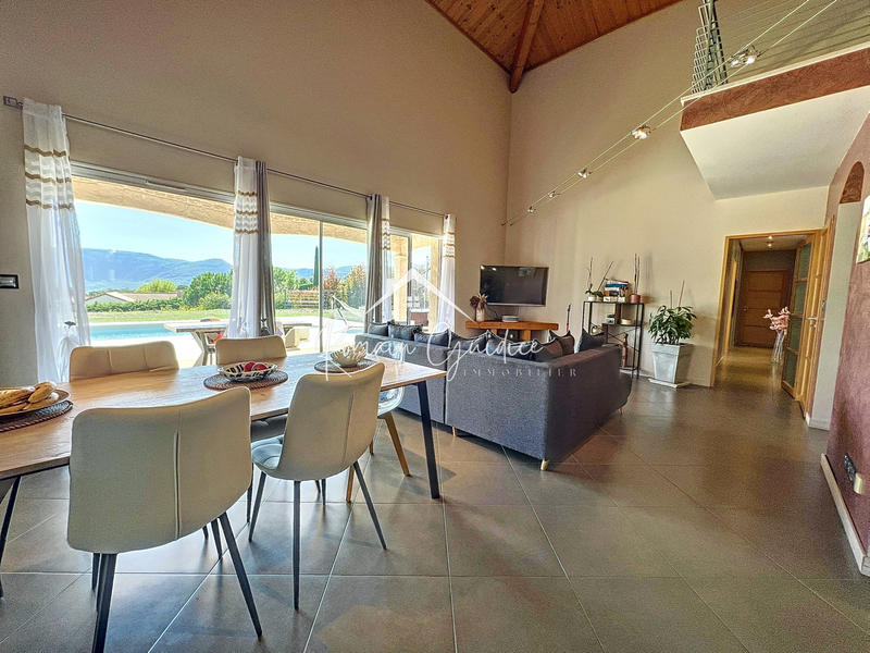 Villa - 198 m² - 6 pièces