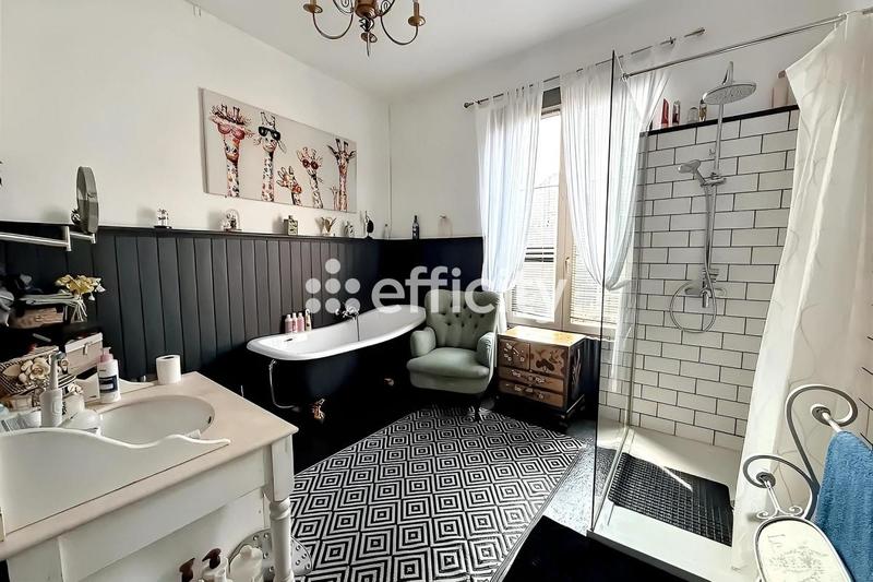 Maison - 162 m² - 6 pièces