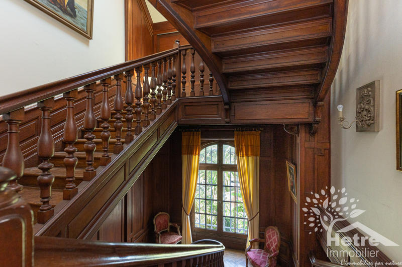 Propriété - 641 m² - 12 pièces