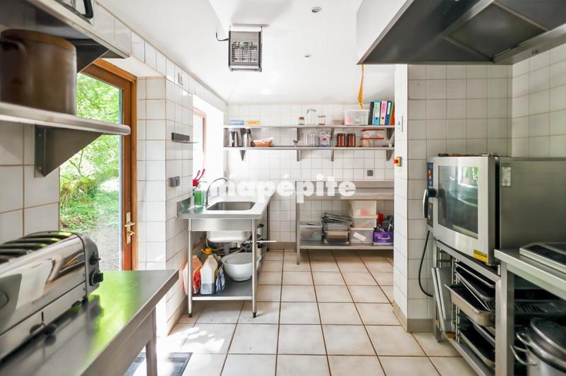 Maison - 1 275 m² - 19 pièces