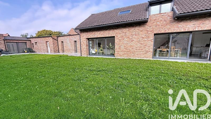 Maison - 280 m² - 10 pièces