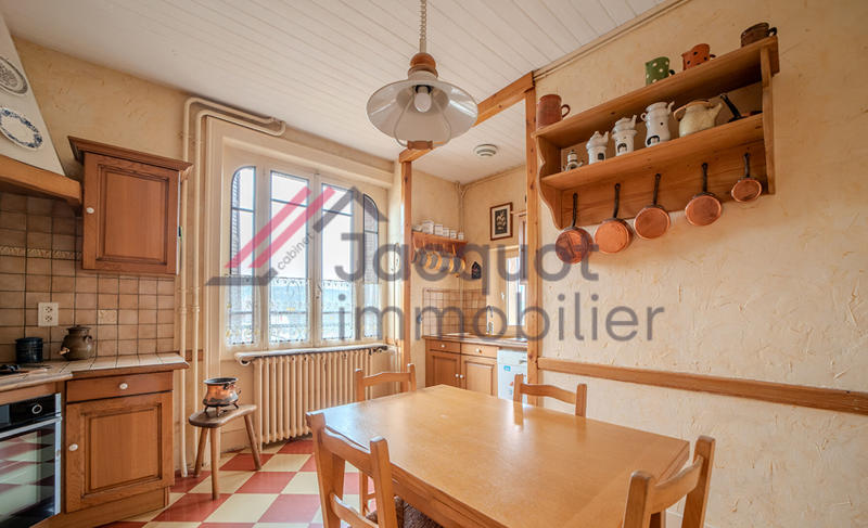 Maison - 182 m² - 9 pièces