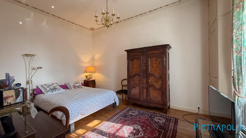 Maison - 250 m² - 8 pièces