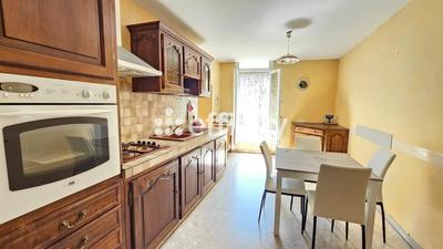 Maison - 250 m² - 8 pièces