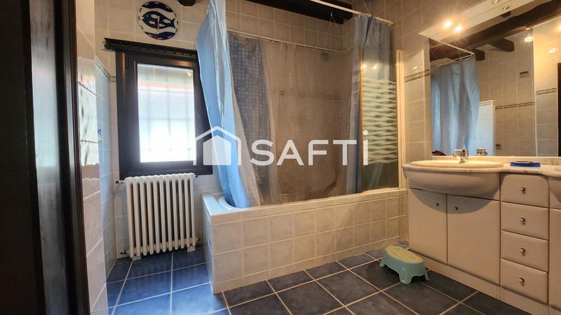 Maison - 280 m² - 16 pièces