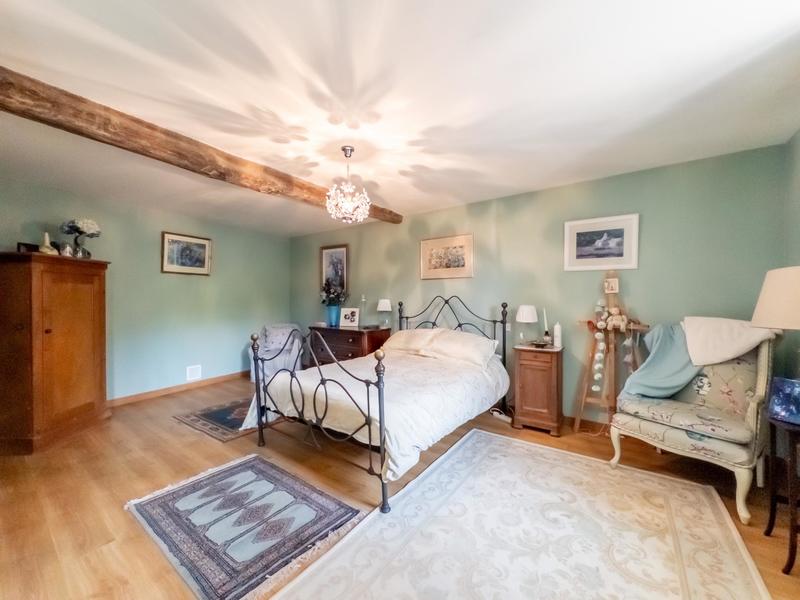 Maison - 210 m² - 5 pièces