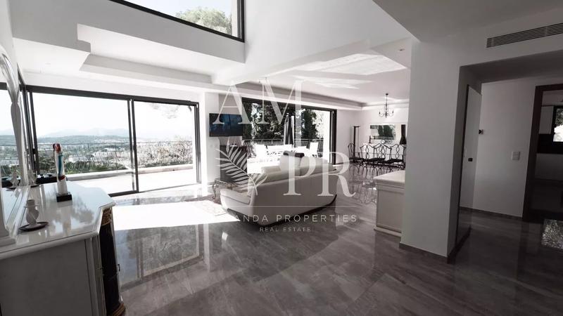 Villa - 370 m² - 8 pièces