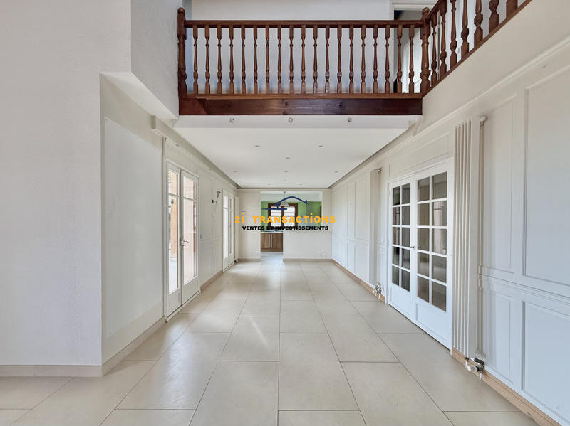 Maison - 220 m² - 8 pièces