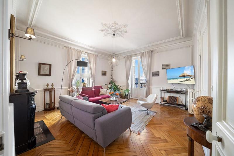 Appartement - 188 m² - 6 pièces