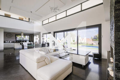 Villa - 252 m² - 6 pièces